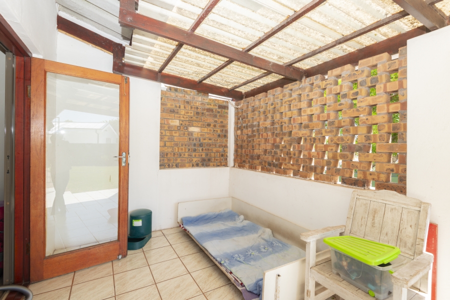3 Bedroom Property for Sale in Middedorp Western Cape
